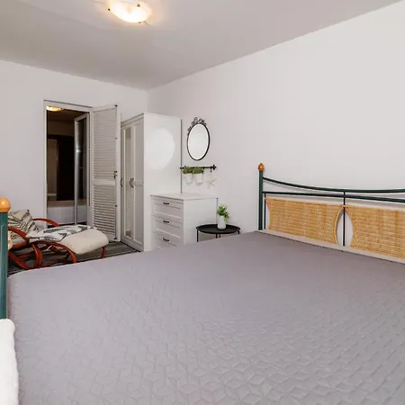 Loncar Apartment *
